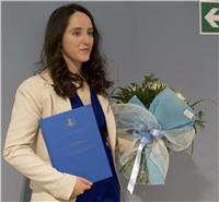Neolaureata in cellular and molecular biology, impartisce lezioni di biologia e scienze per ragazzi di medie e liceo