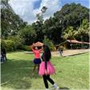 Me defino como una persona que ama hacer lo que le gusta, enseñar con amor y paciencia 