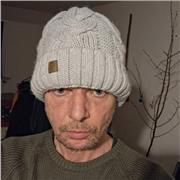 Frank hat sich schon bei der Firma angemeldet. Ich habe die Unterlagen von einem Bekannten aus meiner Klasse bekommen.