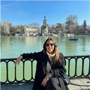 Me defino como una profesional apasionada, paciente y adaptable, con una amplia experiencia multicultural gracias a haber vivido e