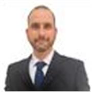 Maestro de Medicina con 14 años de experiencia laboral en varios países