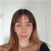 Estudiante de bachillerato de humanidades y ciencias sociales que puede ofrecer ayuda a extranjeros