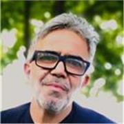 Sono Italiano ma ho studiato a Londra dove ho raggiunto il livello di interprete Italiano Inglese