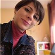 Esperta in comunicazione, impartisce lezioni di italiano a bambini, ragazzi, adulti e stranieri (L2)