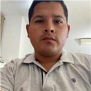 Profesor de matemáticas brinda clases a niños y jóvenes en la zona norte de Madrid