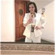 Soy comunicadora social, tengo experiencia como profesora en una corporación universitaria, soy egresada de un colegio pedagógico.