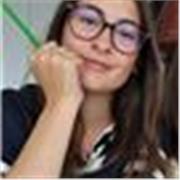 Abilitata avvocata, laureata in giurisprudenza con lode