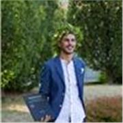 Laureato in economia con maturità scientifica