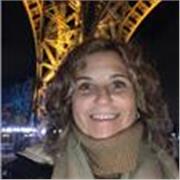 Profesora de Español, con sólida formación pedagógica y amplia experiencia en entornos educativos y virtuales. Es