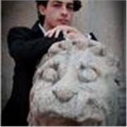 Diplomato in conservatorio in organo e composizione organistica. Offre lezioni di pianoforte, organo, teoria e solfeggio e armonia