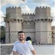 Profesor de inglés y cultura global, capacitado para impartir clases a todas las edades y a todos los niveles de inglés.