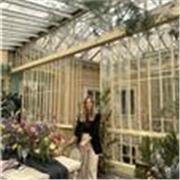 Profesora de organización de eventos para personas de todas las edades