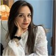 Studentessa diplomata al liceo linguistico