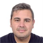 Filòleg i professor de valencià amb més de 10 anys d’experiència en l’ensenyament, tant a educació secundària com a l’EOI.