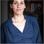 Madrelingua francese, laureata in lingue e con solida esperienza nel l’insegnamento e affiancamento di persone