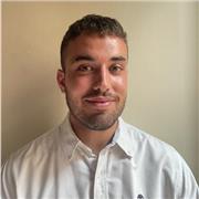 Tenaz, colaborador, empatico, cercano, apasionado, reflexivo y exigente.