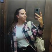 Profesora de cualquier asignatura adaptamdo las explicaciones al nivel