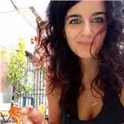 Insegnante di sostegno impartisce lezioni pomeridiane