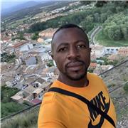 Profesor de francés nativo de origen camerunés disponible para ayudarte a mejorar tu francés de forma correcta en tu verano