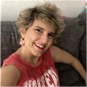 Profesora de latín y griego imparte clases de dichas materias y de lengua y literatura castellanas