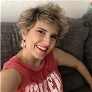 Profesora de latín y griego imparte clases de dichas materias y de lengua y literatura castellanas