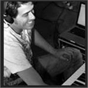 Músico en activo y productor, con mucha experiencia en la enseñanza, ofrezco clases online, y presenciales por la zona de segovia. Todos los estilos, también estilos actuales