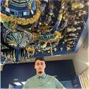 Me defino como una persona que sabe muchismo de futbol , de estrategias y entrenamientos. 
Me encanta poder enseñar a los demas