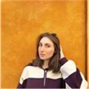 Laureanda in Lingue orientali, insegno inglese, cinese, italiano, spagnolo, francese. 
Sono di Roma. 