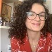 Diplomata al liceo classico europeo. Ottenuto certificazioni di inglese e tedesco