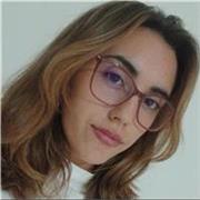Estudante disponível para auxiliar crianças do Ensino Fundamental com reforço escolar