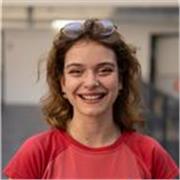 Me considero una persona proactiva y con gran capacidad de adaptación. Cuento con un año de experiencia enseñando francés e inglés