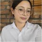 Profesora de Lengua y Literatura da clases a alumnos de todas las edades