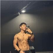 entrenador fitness con 5 años de experiencia, ofrece entrenamientos 100% personalizados.