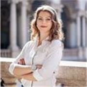 Passionate about interior design? Ready to think outside the box and dive into Italian way of creativity? I'm here to inspire you.