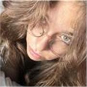 Ragazza ventenne, diplomata al liceo classico