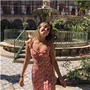 Estudiante de Derecho imparte clases a niños de primaria y ESO