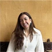 Profesora nativa y certificada de inglés con 5 años de experiencia en la enseñanza internacional.
