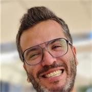 Tengo un nivel B2 de francés y puedo dar clases hasta 2° de Bachiller, e incluso francés jurídico. Soy una persona extrovertida, muy dinámica y con altas dotes comunicativas.