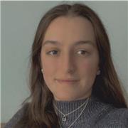 Alumna de 1ro de bachillerato, da clases de repaso de Química y matemáticas