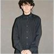 Contemporary artist and painter based in London, helping young artists define their practice.
