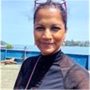Ich bin Kalpana Julia, 48 Jahre alt und staatlich anerkannte Physiotherapeutin seit 28 Jahren, unterrichte, lehre und therapiere!