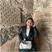 Profesora de Inglés apta para cualquier edades, lista para desarrollar tu habilidad de hablar y comprender inglés.