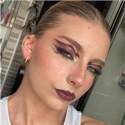 Apprenez à vous maquiller,  quelque soit votre âge. Je suis une maquilleuse amateur à Paris qui a déjà réalisé des projets maquillage.