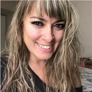 Profesora de biología para nivel primario con título y experiencia