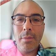 Didáctico, amable ,divertido en la entrega de conocimientos enfocado a personas que quieran aprender del rubro gastronómico