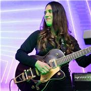 Profesora de música con experiencia en escenarios y producción musical