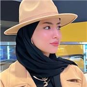 Une professeure expérimentée qui propose des cours particuliers en mathématiques pour les niveaux primaire et collège.