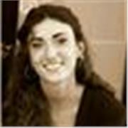 Diplomata al Liceo Scientifico Oberdan e Laureata in Viticoltura ed Enologia