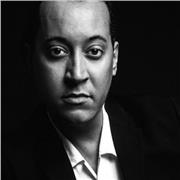 Entrena tu voz con un profesor que se adapta a ti: tu estilo, tu ritmo, tus metas.
A domicilio o por videollamada