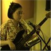 Profesora de Instrumentos Piano, Bajo, Guitarra y Canto